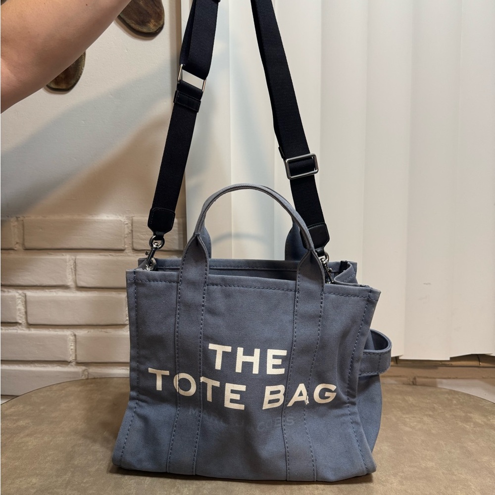 ✨ Marc Jacobs Medium Traveler Tote ✨